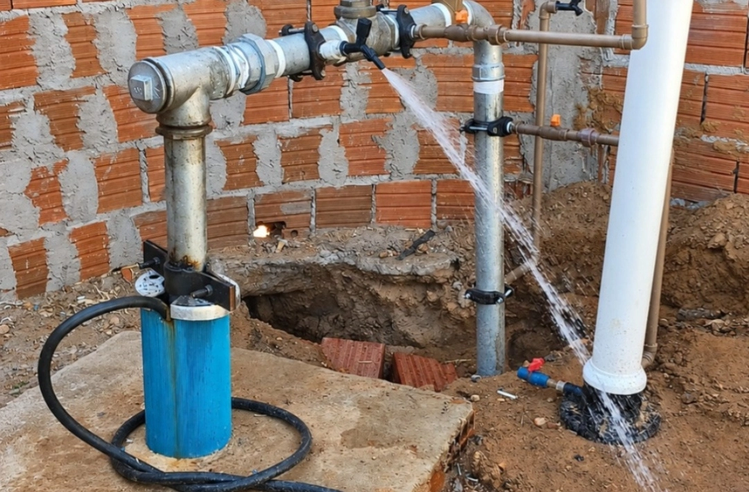Águas do Piauí ativa poço no bairro Canela, amplia abastecimento de água e beneficia cerca de mil famílias em Oeiras