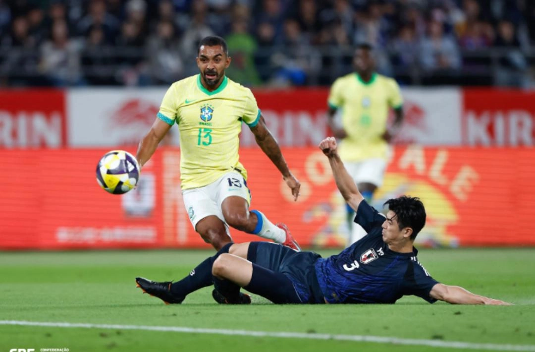 Zagueiro falha duas vezes, Brasil perde do Japão pela 1ª vez na história