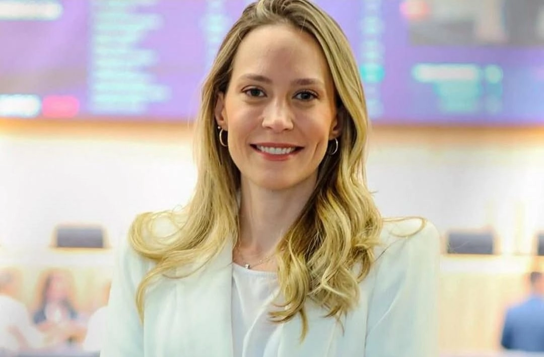 Vanessa Tapety assume mandato como deputada estadual