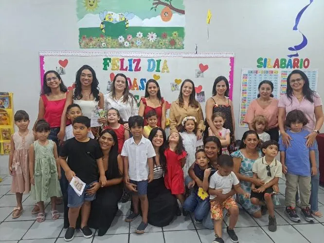 Crianças da Educação Infantil da Sociedade Educacional Paulo Freire celebram o Dia das Mães