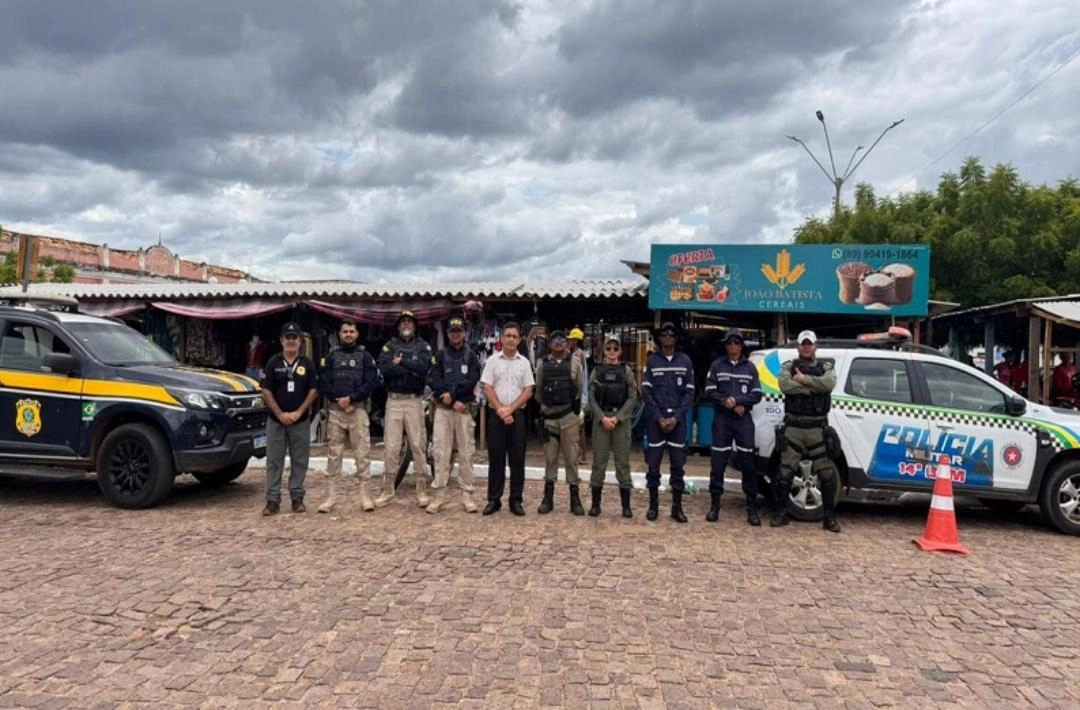 PRF, PM e SUTRAN realizam operação integrada em Oeiras voltada à segurança viária no Carnav