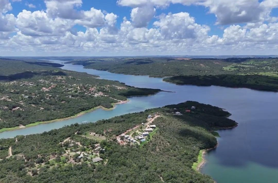 Tragédia em Goiás: piauiense e quatro filhos morrem após carro cair em represa