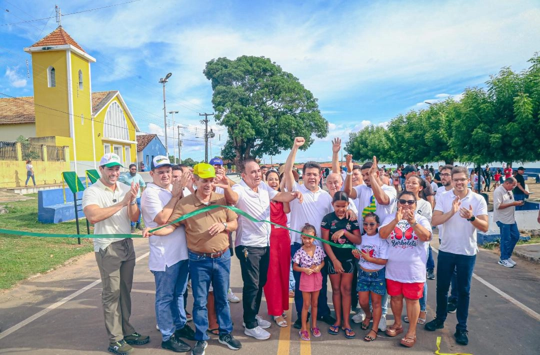 Em Buriti dos Lopes, governador inaugura asfalto em 26 ruas e estrada para Barra do Longá