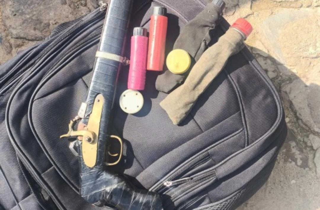 PRF apreende arma de fogo artesanal durante fiscalização de ônibus em Picos