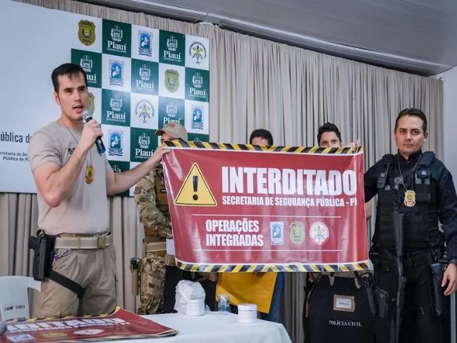 Policiais militares são presos suspeitos de verificar IMEI de celular e cobrar R$ 10 por consulta