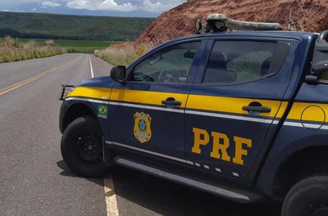 Motorista alcoolizado fica ferido em colisão com carreta na BR-343 em Altos