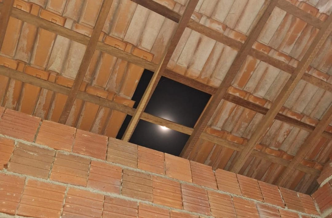 Residência é invadida e furtada no loteamento Pedro Rocha 1, no bairro Carcará, em Oeiras