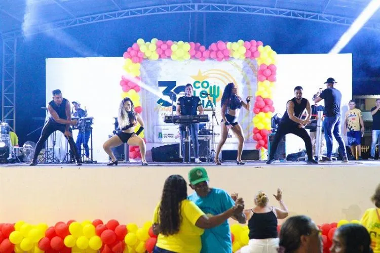 Zumba e Forró: Primeira noite das festividades do 32º Aniversário de Colônia do Piauí é marcado por muita animação