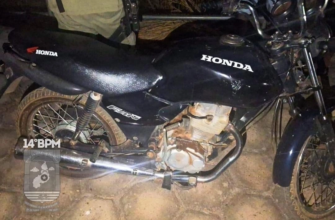 Motocicleta com restrição de roubo é apreendida durante ação policial em Oeiras