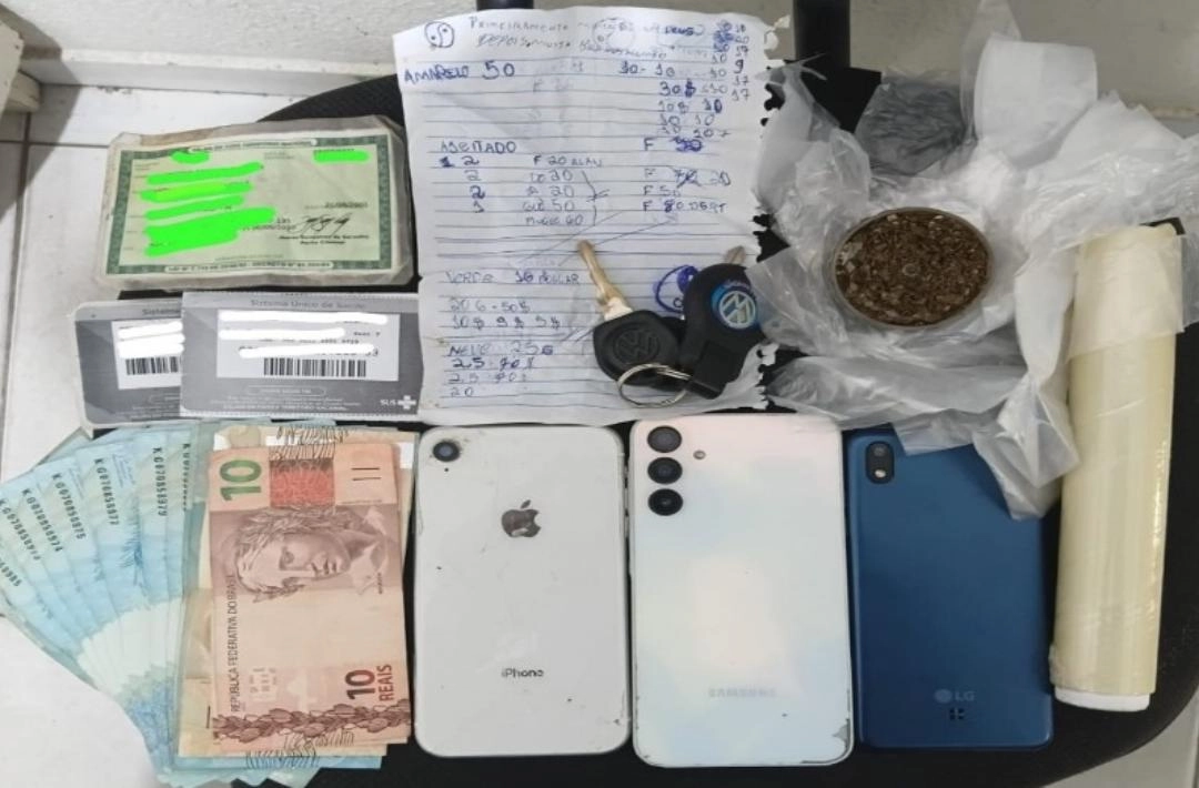 Polícia Militar conduz suspeito e apreende material relacionado ao tráfico de drogas em Oeiras