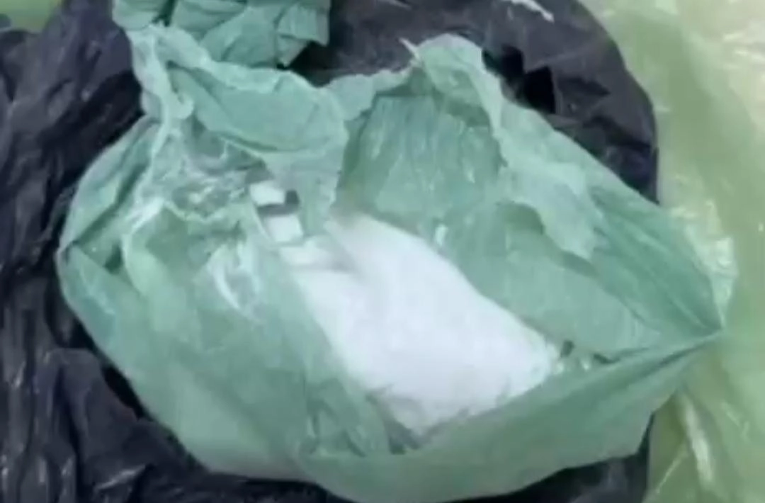 Criança de 7 anos encontra cocaína entre brinquedos, leva para mostrar na rua e caso leva à prisão de pai em Simplício Mendes