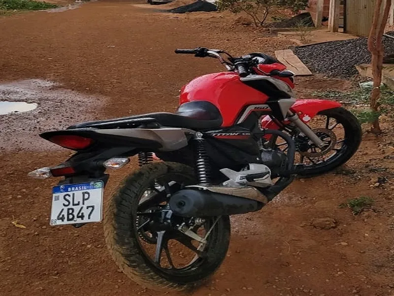 Moto CG Titan vermelha é furtada nas proximidades do Oeiras Hall
