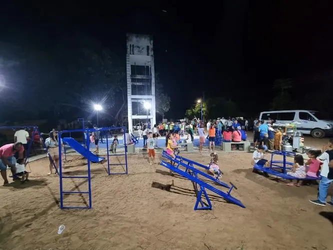 Prefeito Zé Raimundo inaugura praça no povoado Morro Redondo, zona rural de Oeiras