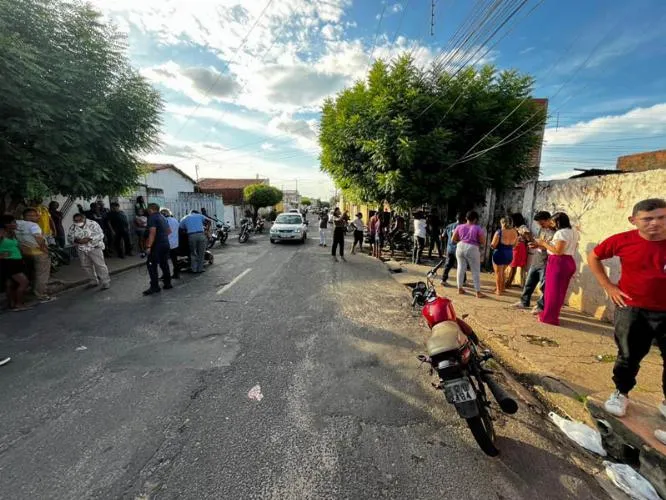 Mecânico morre ao ser atingido por bala perdida durante troca de tiros no Monte Castelo