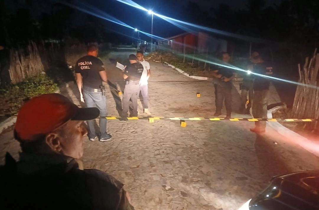 Homem é morto a tiros após suspeitos encapuzados invadirem casa em Luís Correia