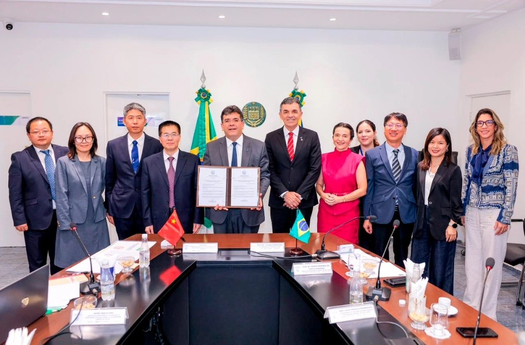 Rafael Fonteles recebe comitiva chinesa que articula aulas de mandarim no Piauí por meio do Instituto Confúcio
