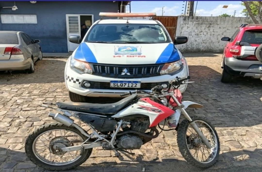 Motocicleta sem placa e com sinais de adulteração é apreendida em Oeiras