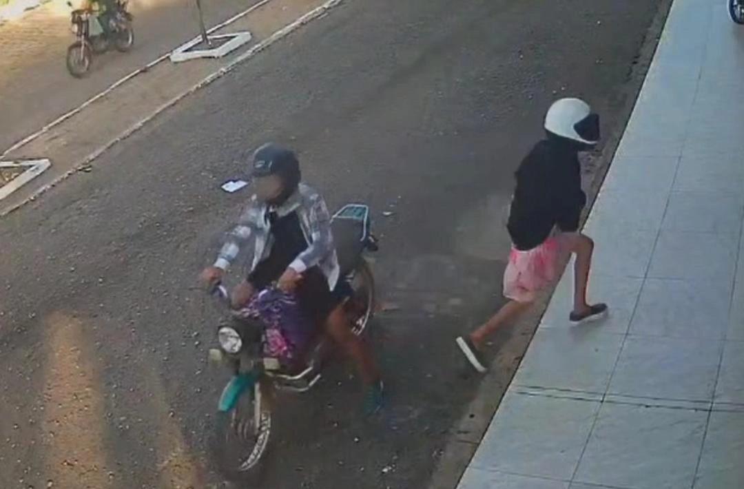 Assaltante de saia comete roubo em mercadinho em Oeiras