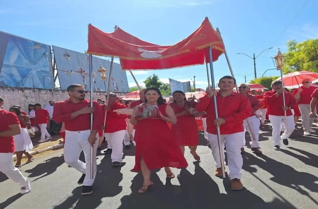 Festa do Divino é celebrada neste Domingo de Pentecostes em Oeiras