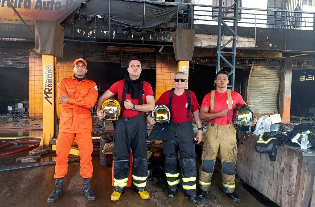 Corpo de Bombeiros de Oeiras atua em incêndio de grandes proporções em Floriano