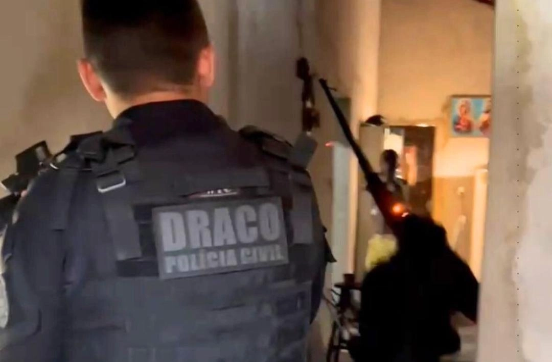 Vídeo: suspeito morre após troca de tiros com a polícia em Água Branca