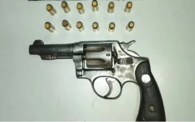 Homem é preso por porte ilegal de arma de fogo em Altos