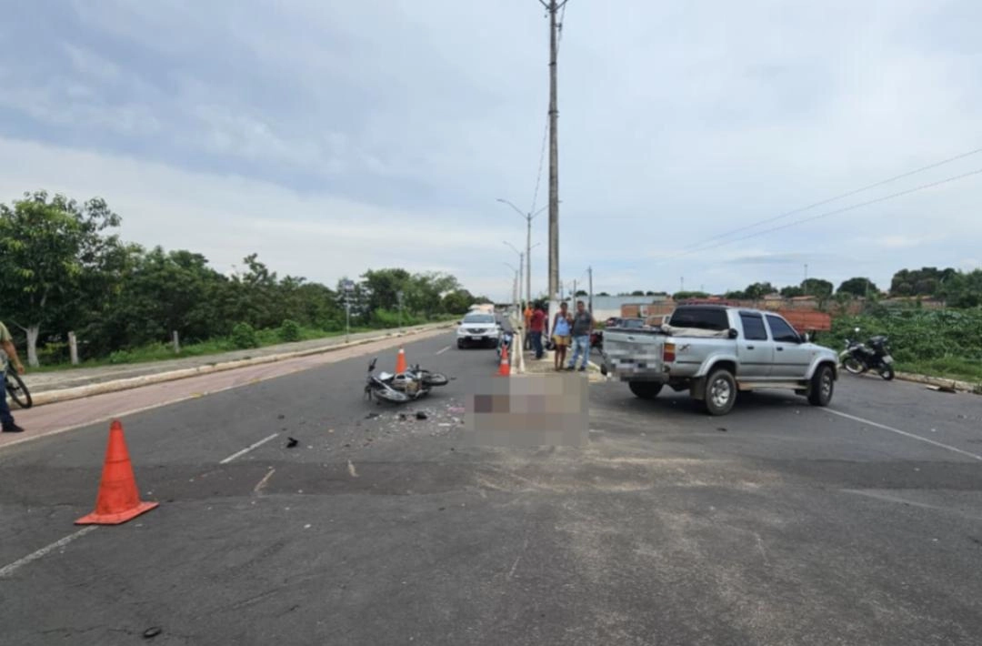 Motociclista colide em traseira de picape e morre em Floriano