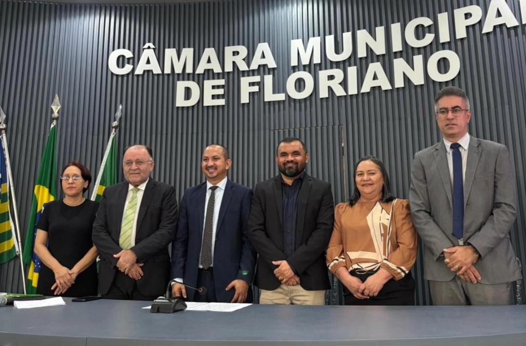 Vereadores de Oeiras participam da inauguração da Escola do Legislativo em Floriano
