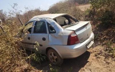 Carro sai da pista na PI 143, entre Oeiras e Colônia do Piauí, deixando uma pessoa ferida