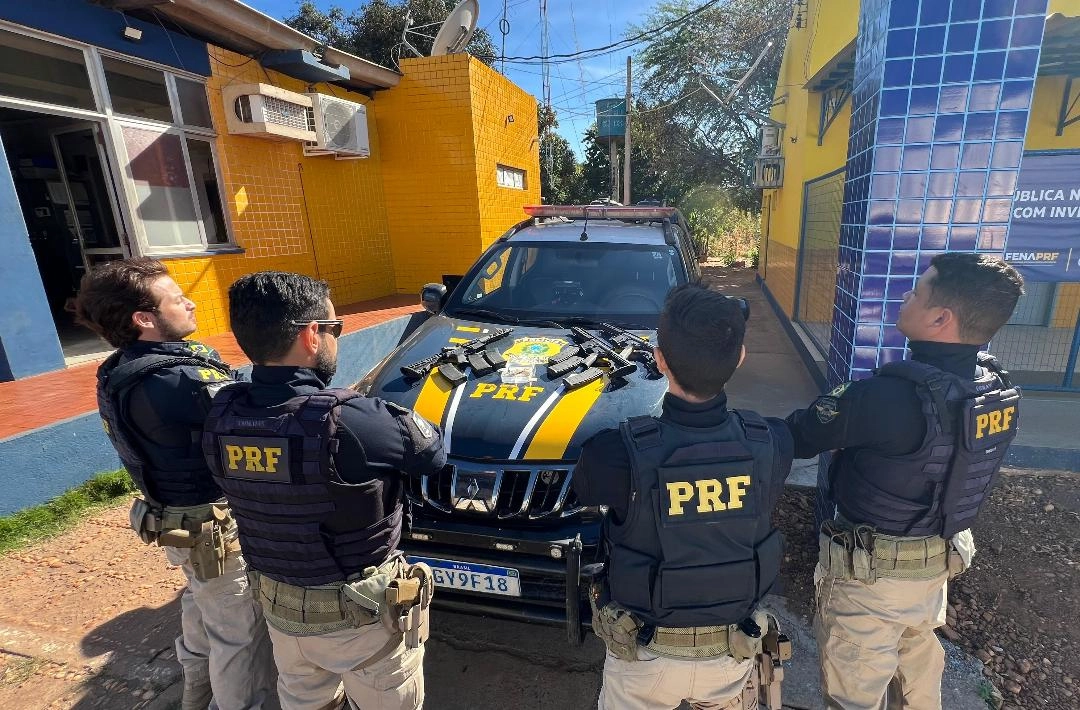 PRF apreende três fuzis e seis carregadores ocultos em veículo durante fiscalização na BR-316 em Picos