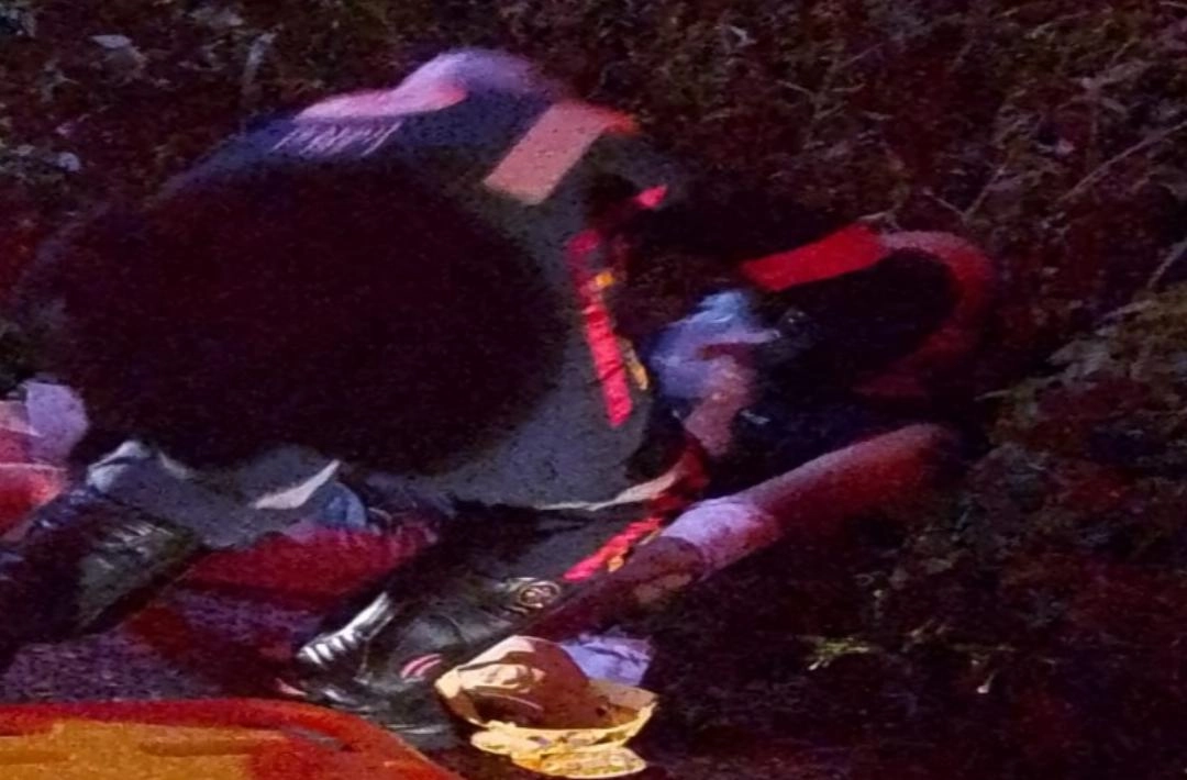 Colisão traseira entre motocicletas deixa três pessoas com lesões graves na BR-230 em Oeiras