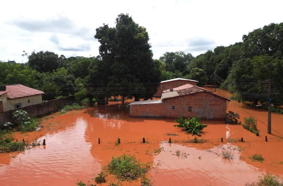 Após fortes chuvas, governo federal decreta emergência em Corrente