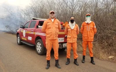 Militares do Corpo de Bombeiros chegam a Oeiras e combatem incêndios florestais na PI 143