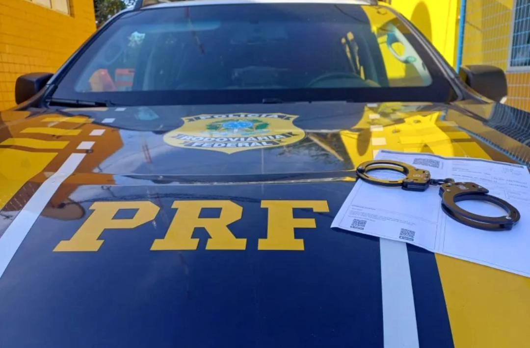 PRF prende motorista com documento adulterado em Picos