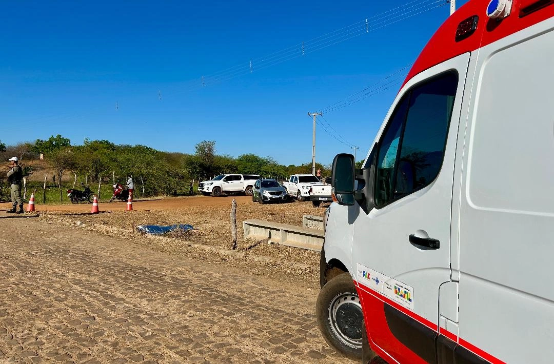 Homem morre após perder controle de caçamba no povoado Cipaúba, em Picos