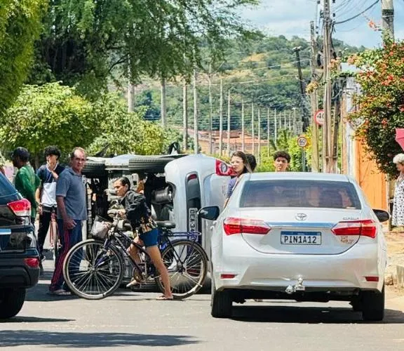 Motorista passa mal ao volante e causa acidente em avenida de Oeiras