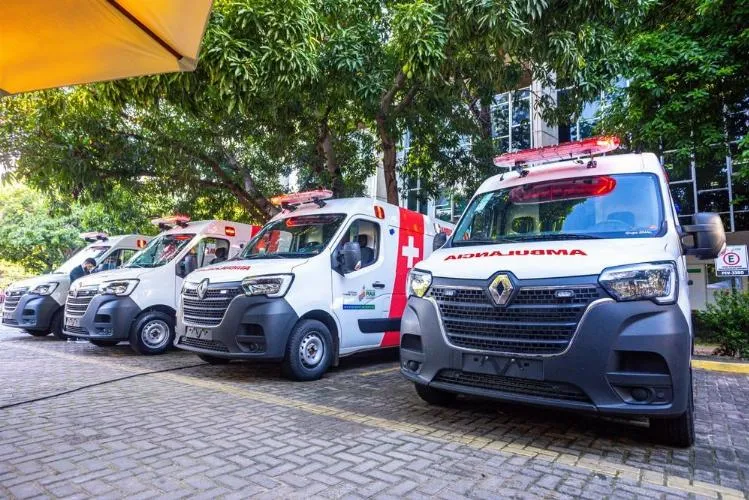 Hospitais do Piauí recebem 10 ambulâncias para pacientes de alto risco