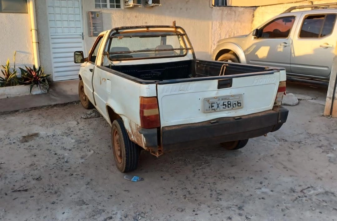 PRF recupera veículo furtado e conduz dois homens à Central de Flagrantes em Picos