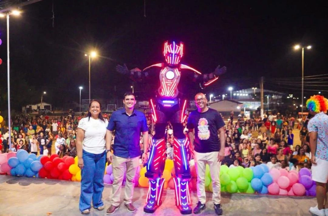 Festa das Crianças reúne famílias e enche de alegria a Praça de Eventos em Colônia do Piauí