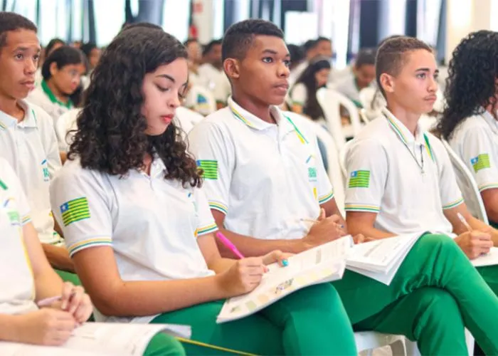 Governo vai premiar estudantes com melhores notas no Enem com PIX de R$ 1,4 mil no Piauí