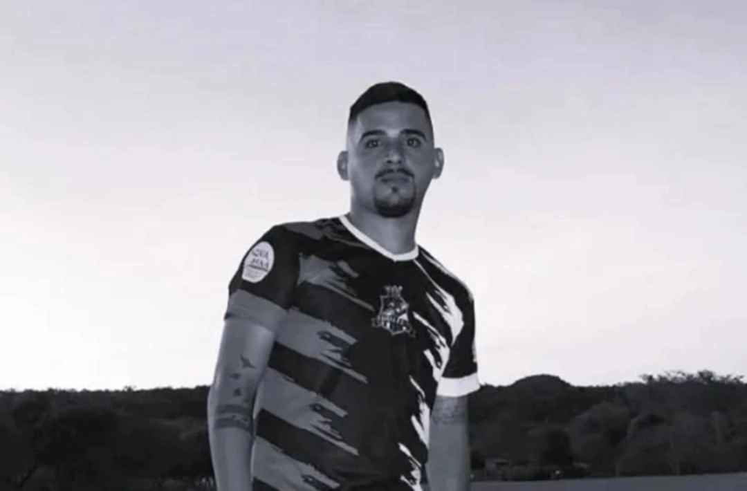 Jogador de futebol de 27 anos morre após sofrer acidente de moto no Piauí