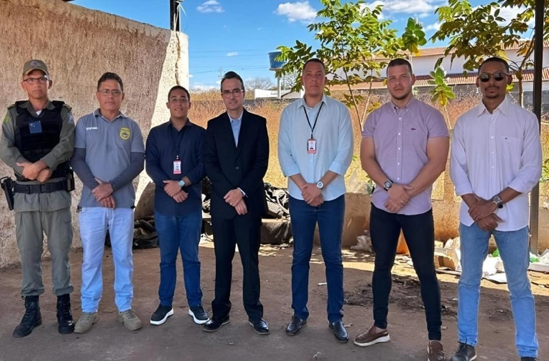 Polícia Militar realiza destruição simbólica de canos Kadron em ação contra crimes de trânsito em Oeiras