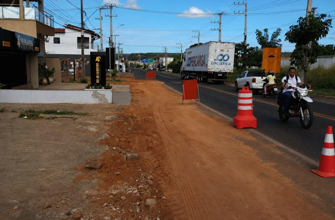 Águas do Piauí conclui substituição de rede às margens da rodovia Transamazônica, em Oeiras