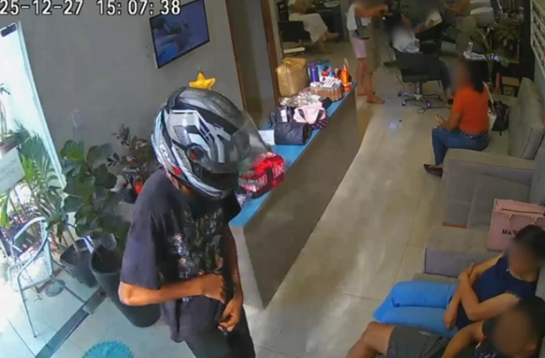 Jovem finge estar armado e assalta salão de beleza na zona Sudeste de Teresina