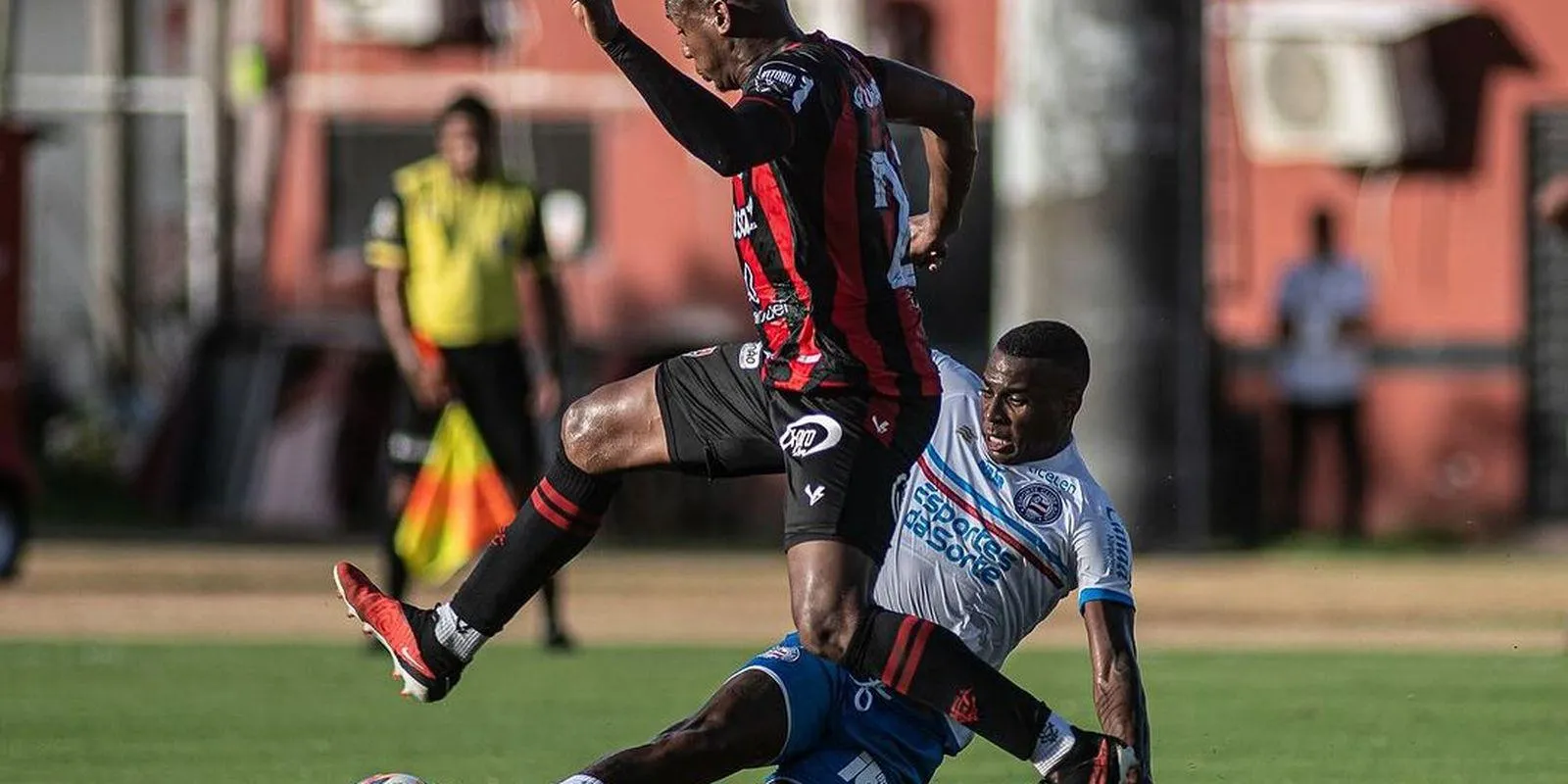 Vitória vence Bahia por 3 a 2 de virada no primeiro jogo da final do Campeonato Baiano 2024