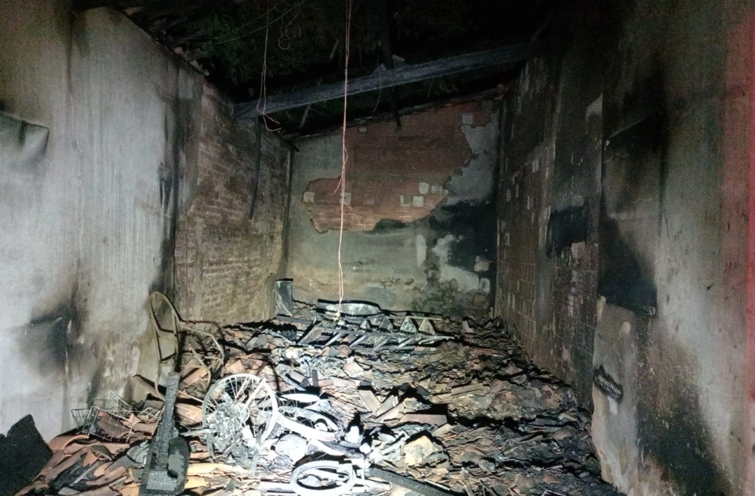 Incêndio destrói loja de peças para motocicletas em Simplício Mendes