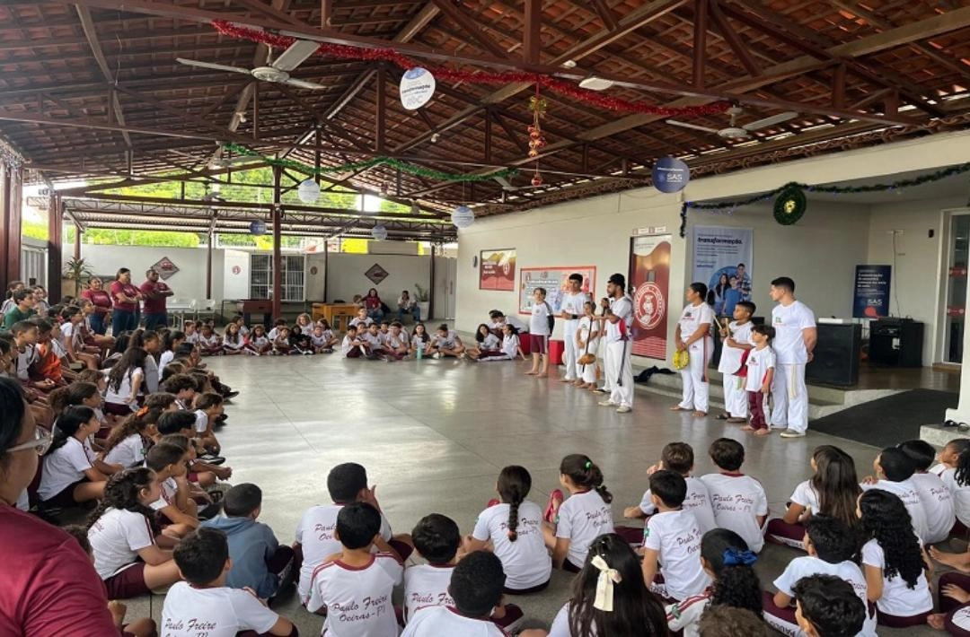 Grupo de Capoeira Raízes do Brasil conduz celebração da Consciência Negra no Colégio Paulo Freire