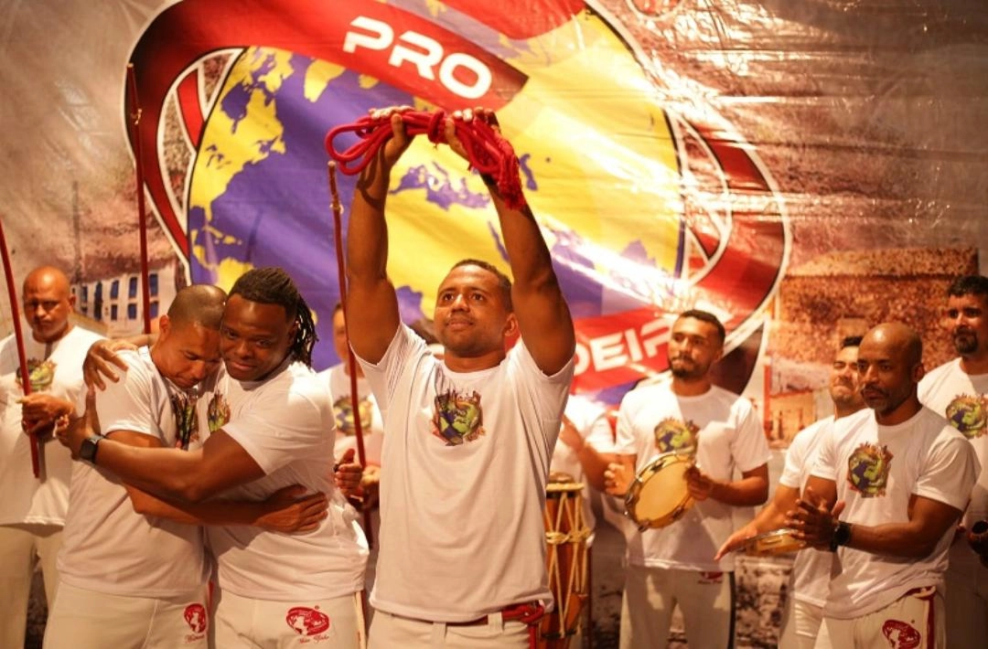 Capoeirista de Oeiras conquista graduação de Mestrando durante festival internacional