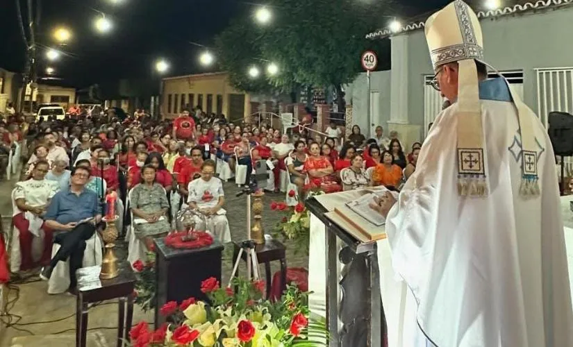 Missa campal marca início das festividades da Festa do Divino em Oeiras