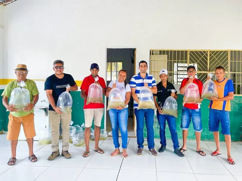 Prefeitura de Colônia do Piauí fortalece piscicultura local com distribuição de alevinos